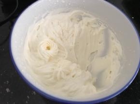 打发至纹路明显即可