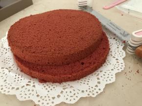 脱模后，分层切割成3等份备用