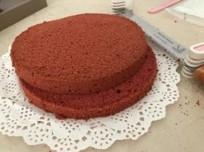 脱模后，分层切割成3等份备用