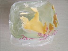 倒入裱花袋。