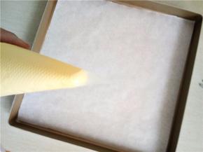 剪开小口，不用太大。