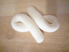 摆出如图的造型