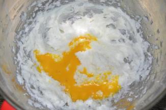 加入蛋液，打至完全融合