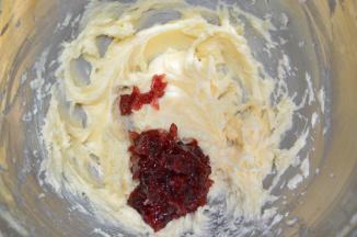 加入玫瑰花酱，打至完全混合