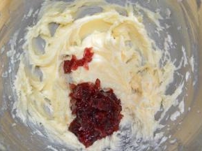 加入玫瑰花酱，打至完全混合