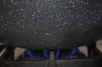 开大火开始熬煮