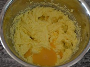 加入鸡蛋液，打至完全乳化（无油水分离状）
