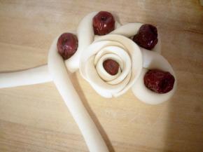 依次放一颗红枣交错一下