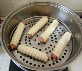 放入蒸锅，发酵至两倍大。