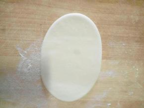 擀成椭圆形