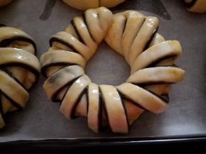 二发至原来2倍大，表面刷全蛋液，