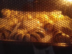 烤箱预热，上下火，中层，170度，烤35分钟左右，