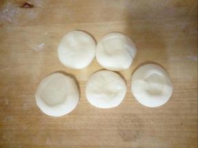 切几个小剂子揉圆