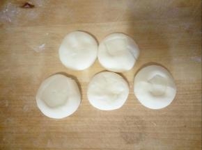 切几个小剂子揉圆