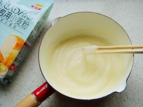 放火上开小火，慢慢的搅动，出现纹路呈半透明状的糊糊就可以了。汤种就做好了晾至温热备用。