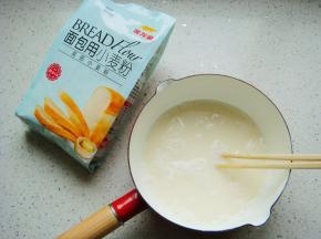 用筷子搅拌均匀。