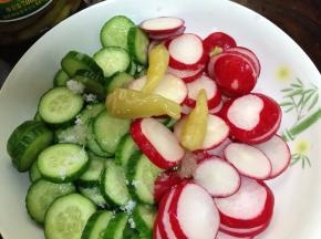 
加入适量泡椒和泡椒水