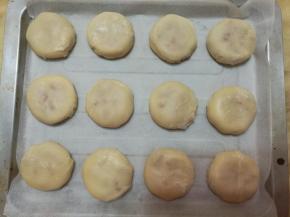 全部做好后，排入烤盘。