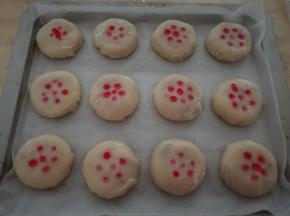 用食用色素做个点缀。