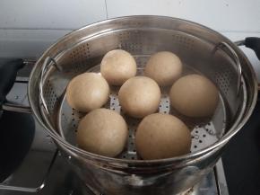 水开后蒸二十分钟，再闷五分钟