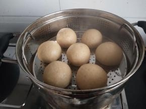 水开后蒸二十分钟，再闷五分钟