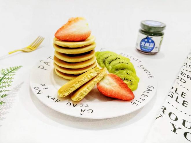 蓝莓酱夹心松饼