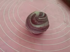 捏紧口，收圆。