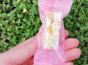 22.最后成品。我不会拍照，小伙伴们你们将就看哦～我偷吃一块边角料，超级好吃，比外面买的好吃太多了！