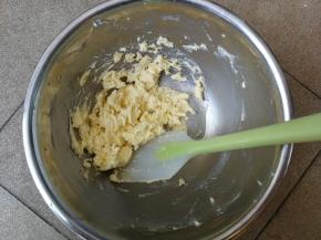 所有蛋液加入黄油后并搅打均匀的状态