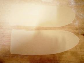 压好的面片，两层叠放