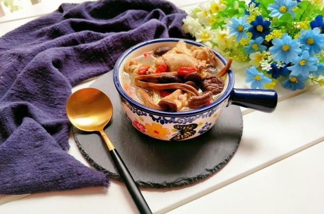 茶树菇鸡架汤