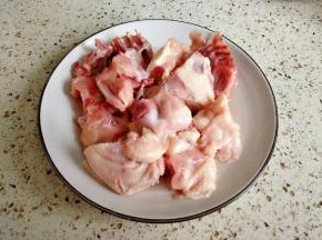 鸡架洗净剁块