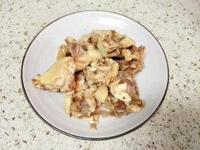 捞出冲洗干净浮沫