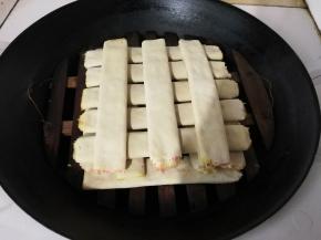 放入蒸锅蒸十五分钟