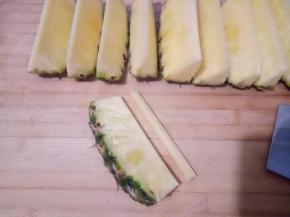 把上面部分切掉(因为心有点硬，我习惯切掉)