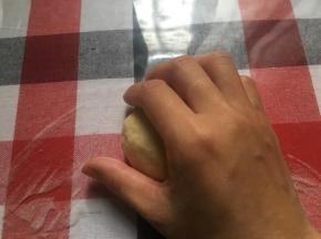 分成5个小剂子，滚圆