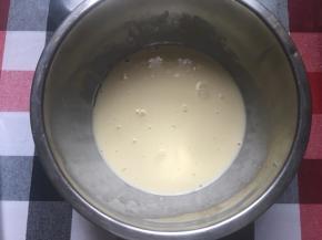 准备奶汁，直接把奶汁所有材料混合均匀