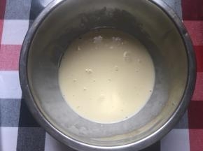准备奶汁，直接把奶汁所有材料混合均匀
