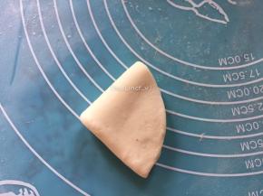 再对折，然后轻压实
