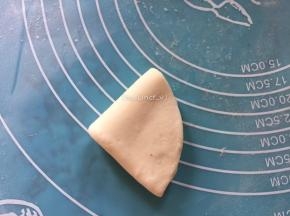 再对折，然后轻压实
