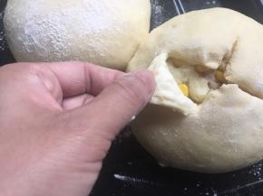 剪好后用手往后掰开一点