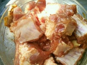 反复抓匀后，放到冰箱冷藏几个小时。