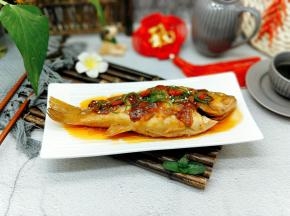 之后淋再鱼身上即可。