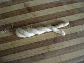 二端合在一起自然成为麻花