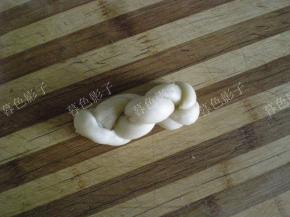 如图二端扣在一起