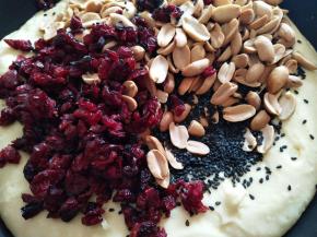 加入蔓越莓，花生米，黑芝麻