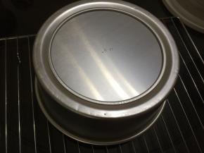 取出震两次马上倒扣至完全冷却即可