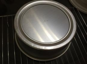取出震两次马上倒扣至完全冷却即可