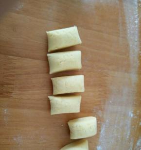 再分成六个小剂子。