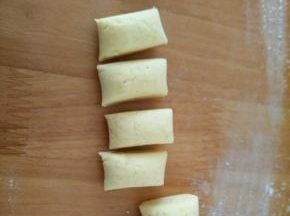 再分成六个小剂子。